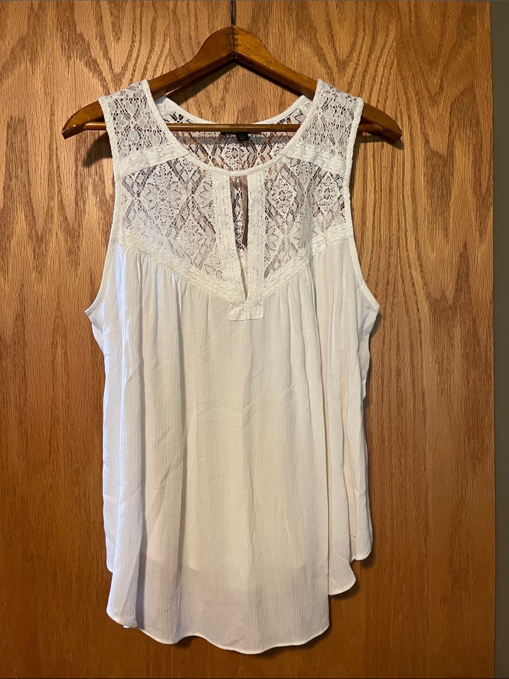 American Eagle Outfitters White Lace Yoke Sleeveless Camisole